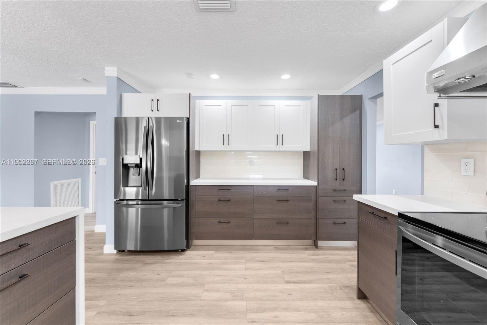 TAMIAMI LAKES SEC 1 - Residential