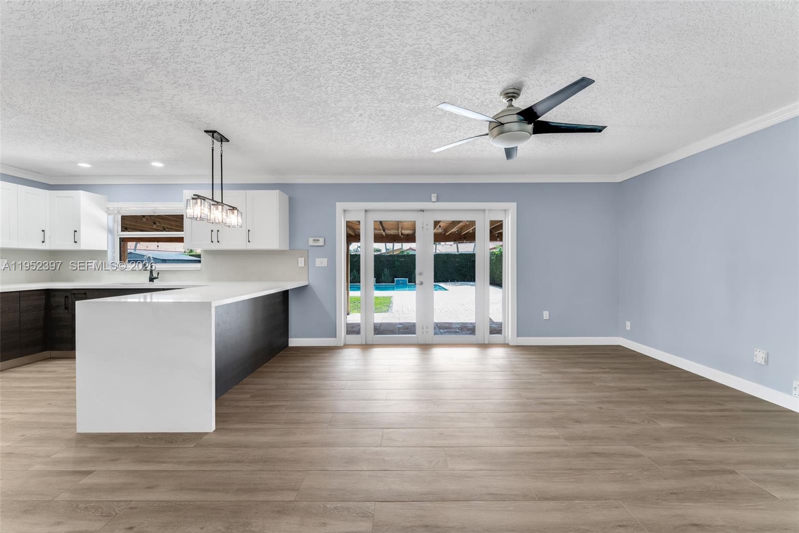 TAMIAMI LAKES SEC 1 - Residential