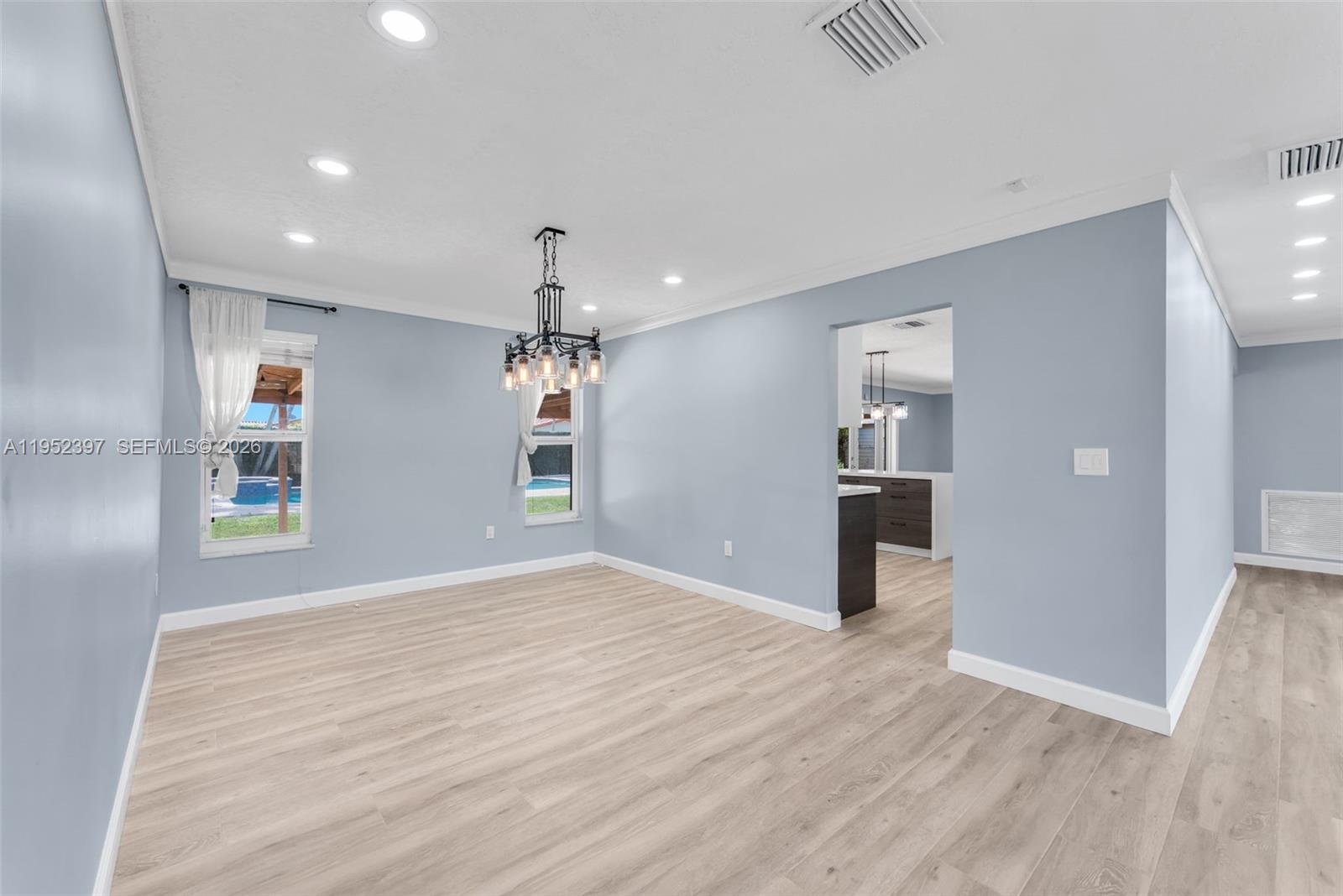 TAMIAMI LAKES SEC 1 - Residential