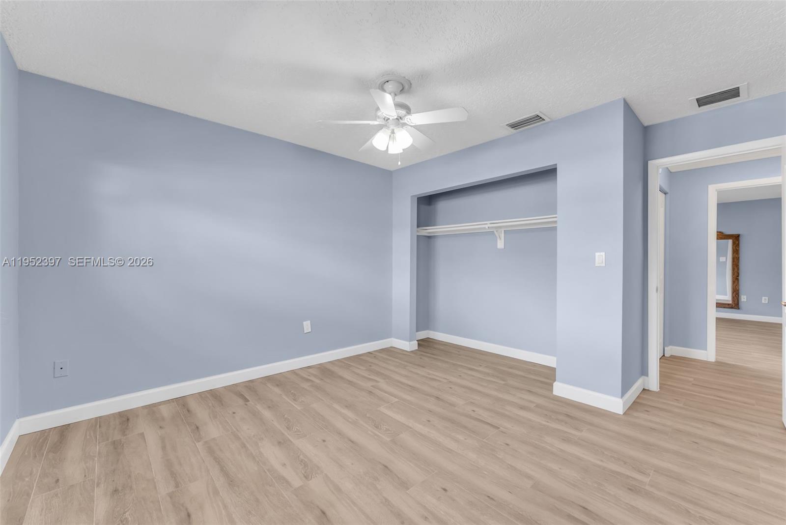 TAMIAMI LAKES SEC 1 - Residential