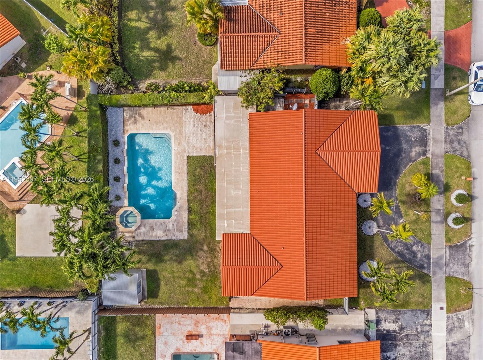 TAMIAMI LAKES SEC 1 - Residential