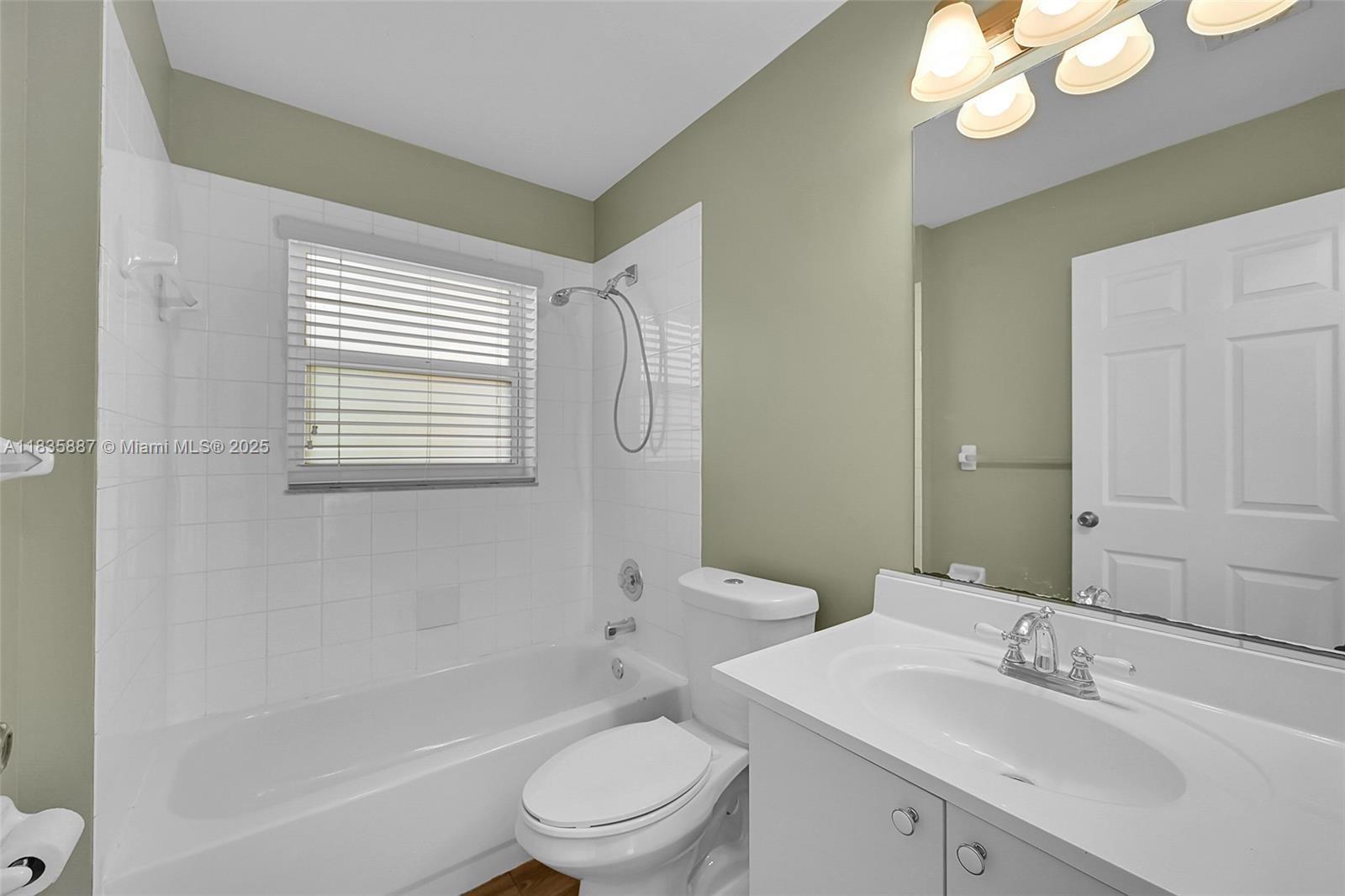 WYNDHAM LAKES NORTH - Residential