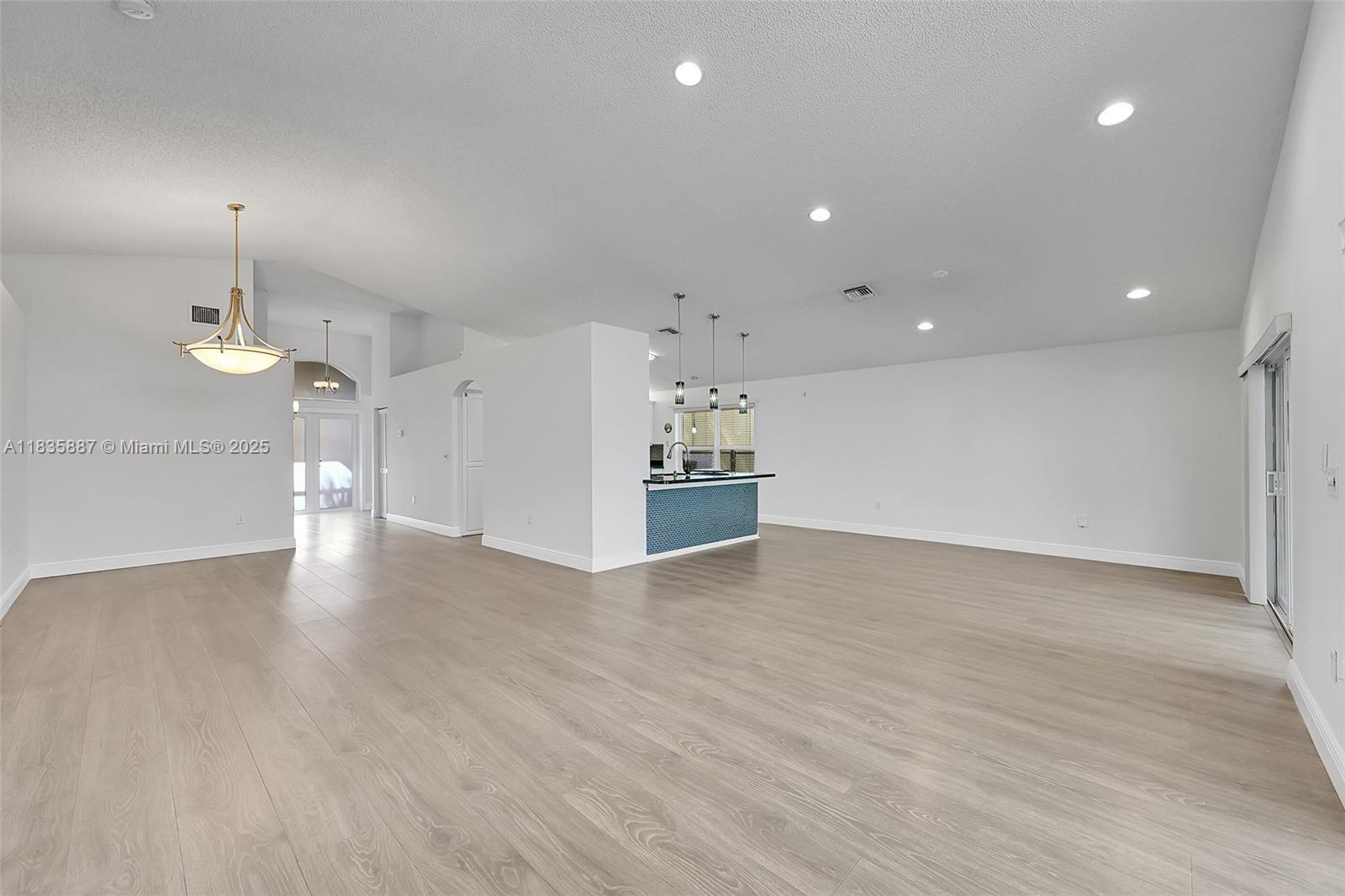 WYNDHAM LAKES NORTH - Residential