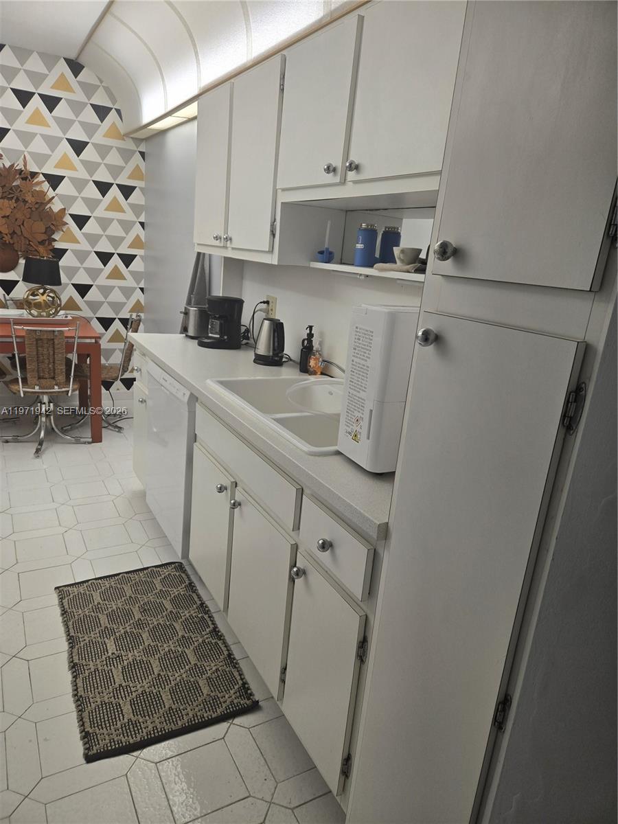 HILLCREST EAST NO 26 COND - Residential