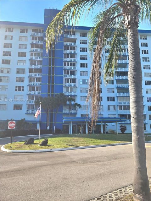 Photo of 4001 Hillcrest Dr #909, Hollywood, FL 33021 (MLS # A11971942)