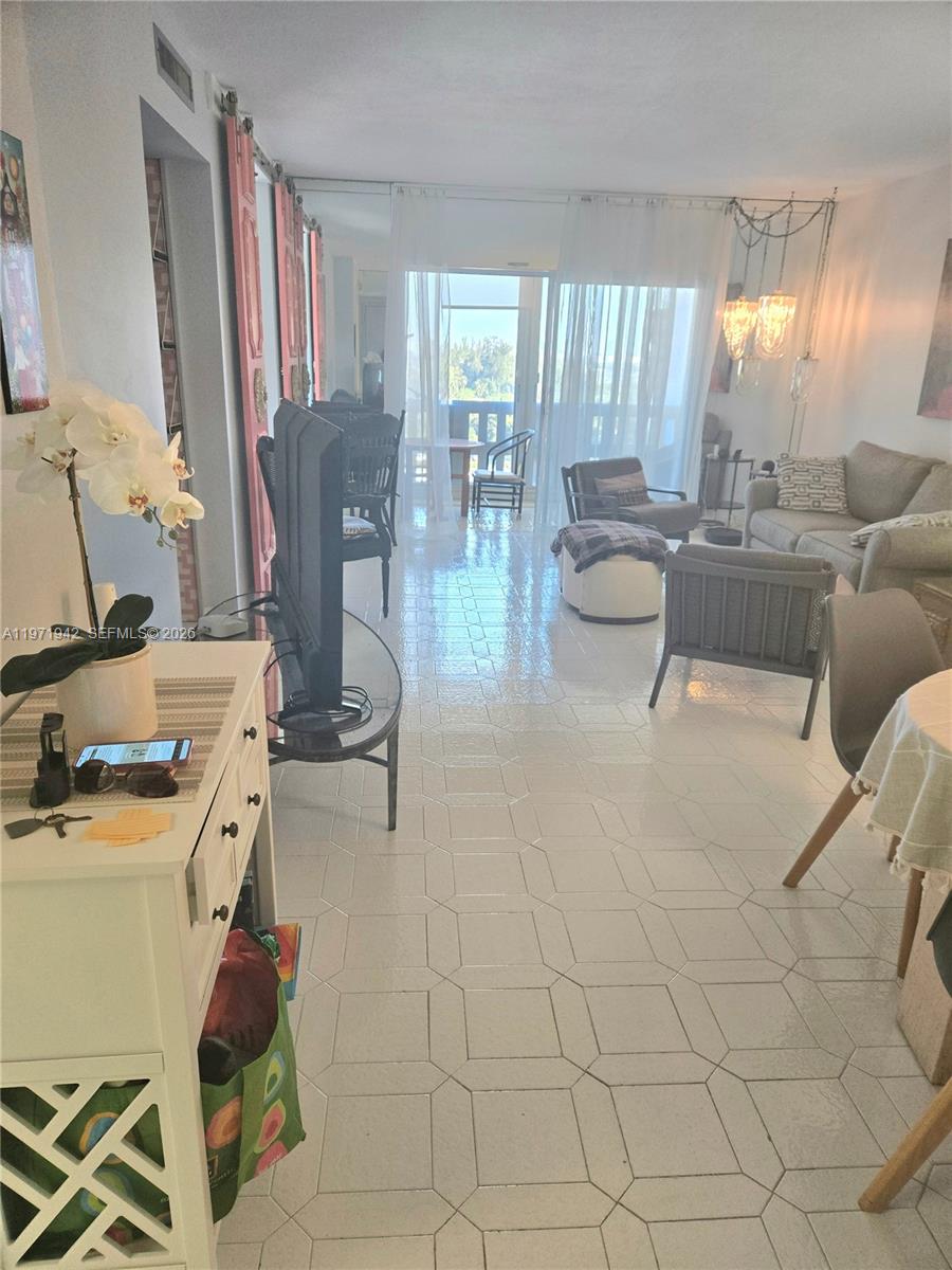 HILLCREST EAST NO 26 COND - Residential