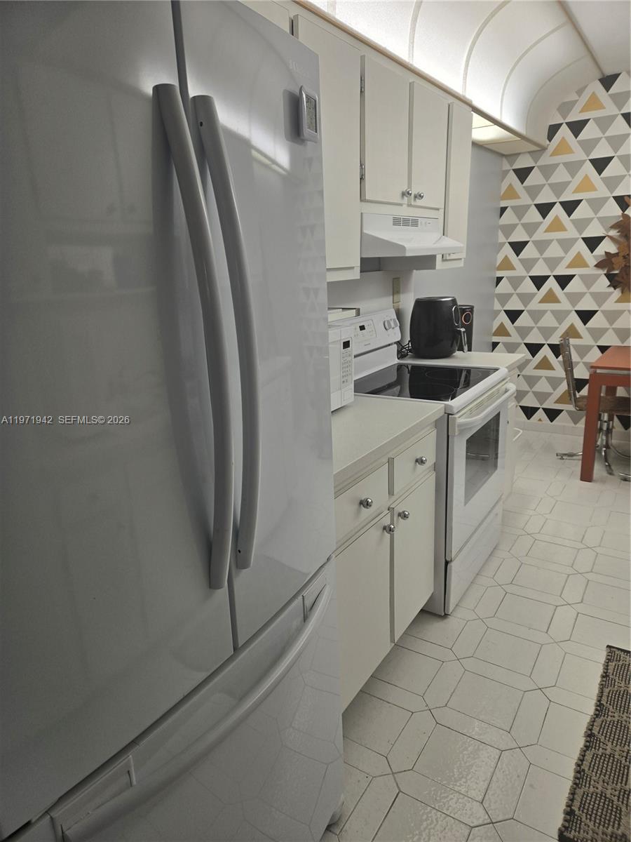 HILLCREST EAST NO 26 COND - Residential