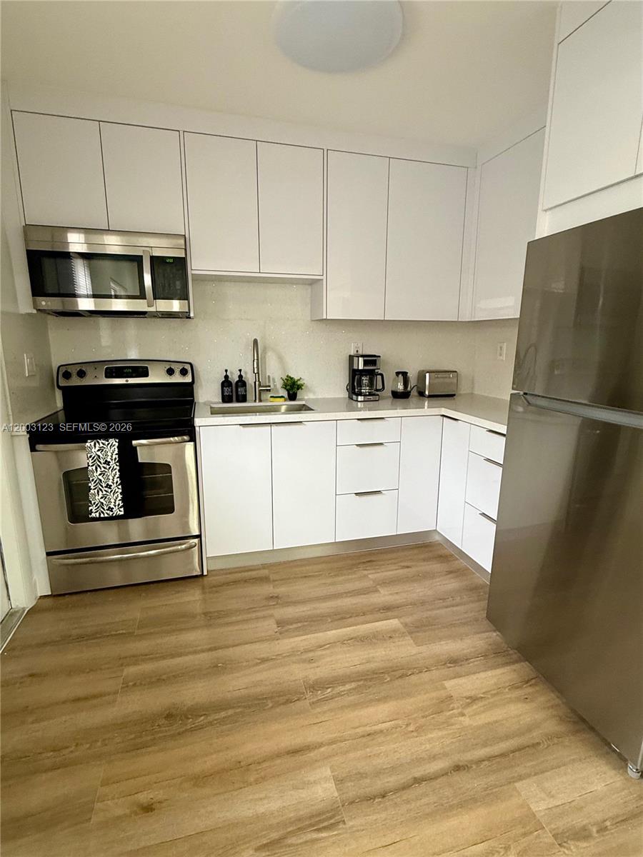 BISCAYNE BCH SUB - Residential Lease