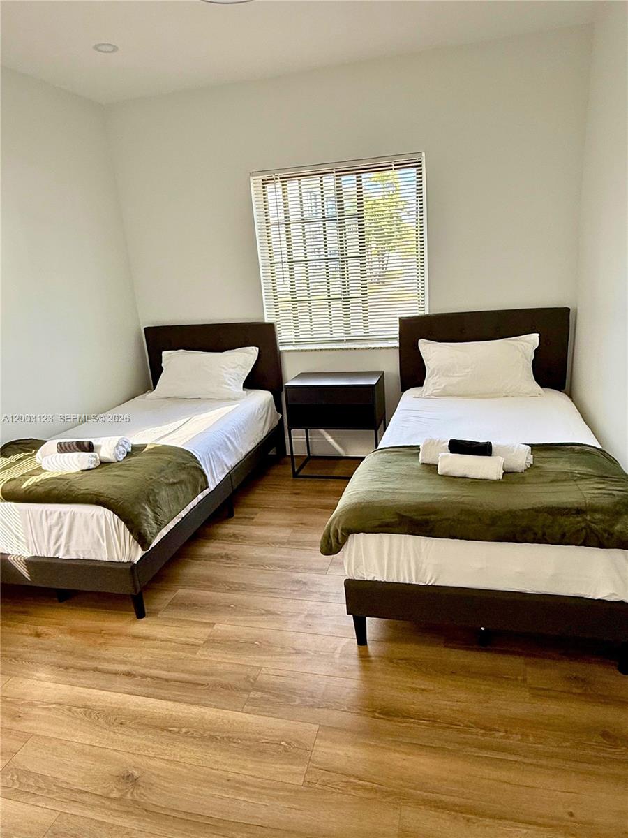 BISCAYNE BCH SUB - Residential Lease