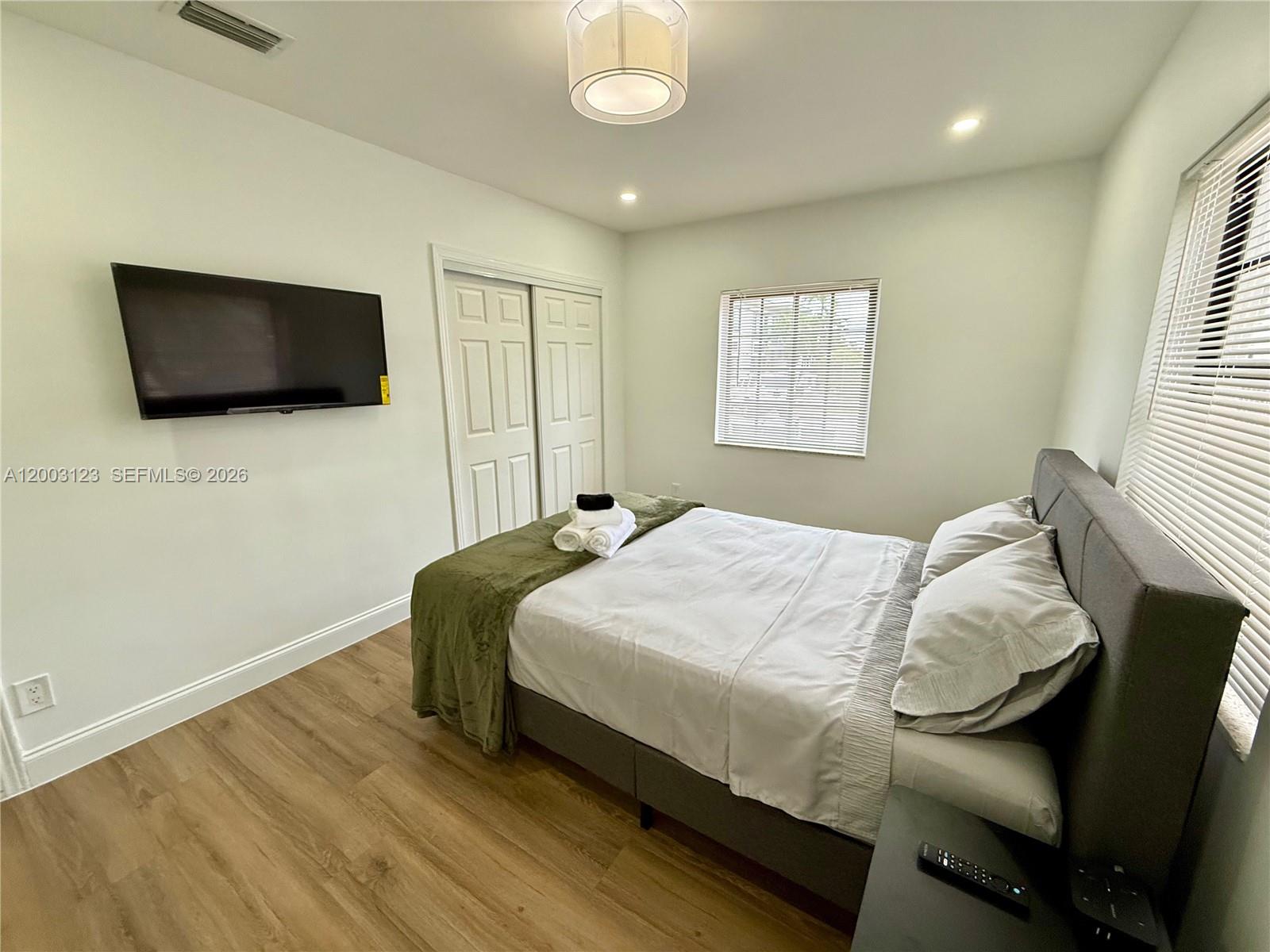 BISCAYNE BCH SUB - Residential Lease