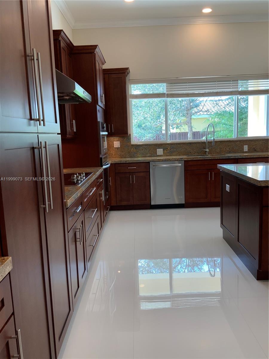 OAK RIDGE FALLS THIRD ADD - Residential Lease