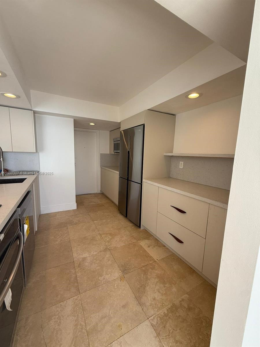 BAYSHORE PLACE CONDO - Residential