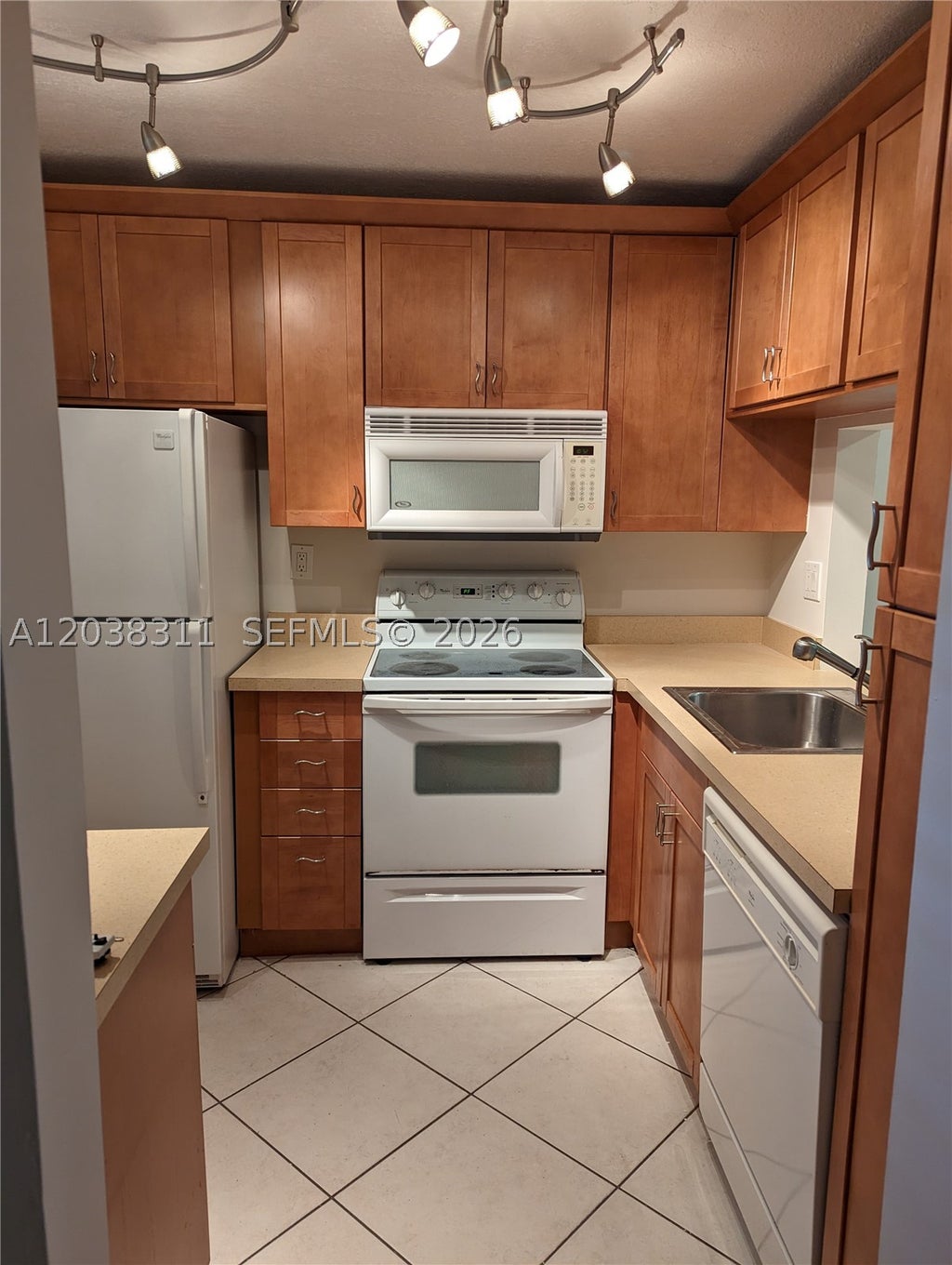 Photo of 9460 Tangerine Pl #101, Davie, FL 33324 (MLS # A12038311)