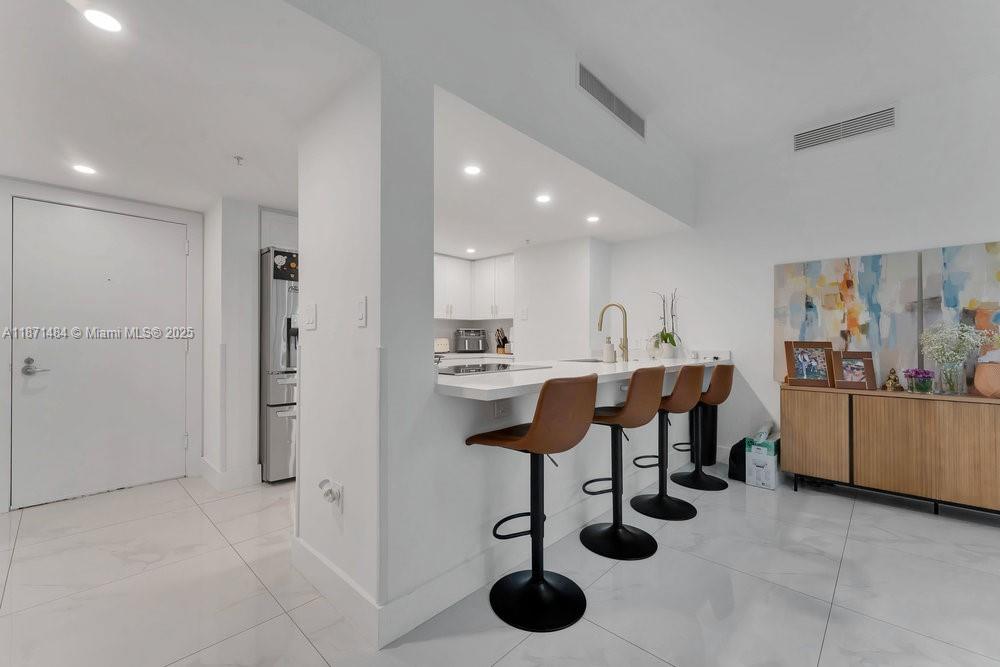 1800 N Bayshore Dr 614
