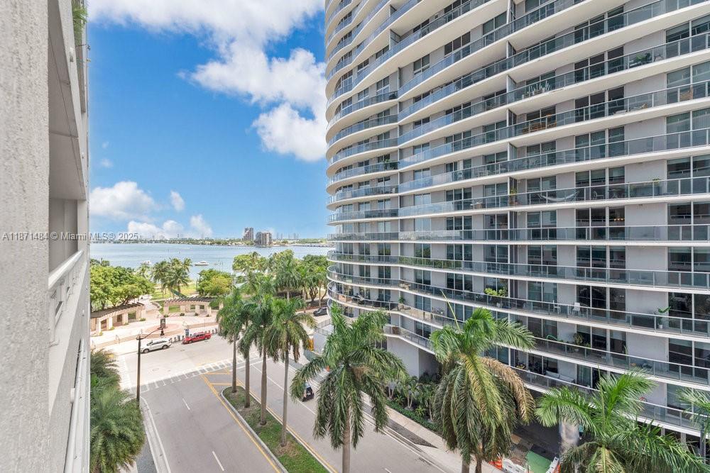 1800 N Bayshore Dr 614