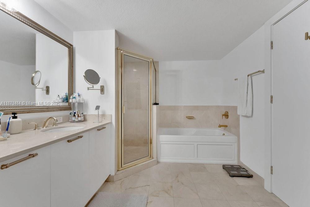 1800 CLUB CONDO - Residential
