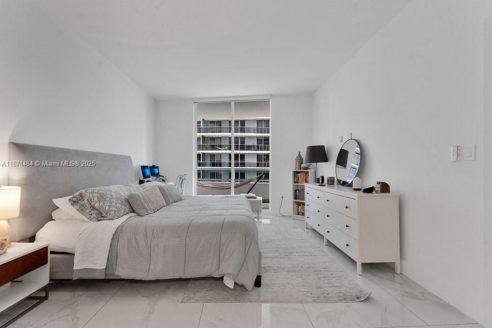 1800 CLUB CONDO - Residential