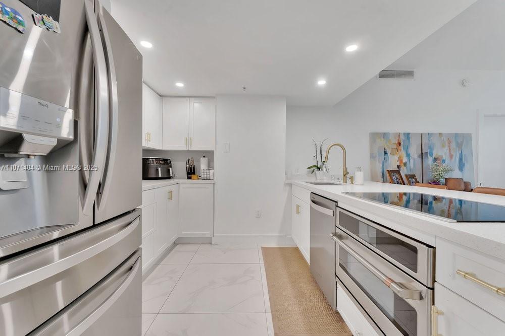 1800 CLUB CONDO - Residential