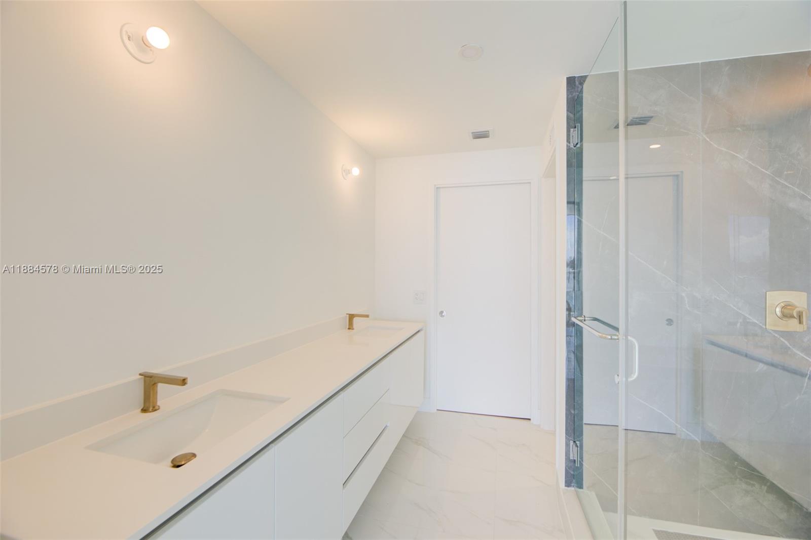 ARIA RESERVE - Residential