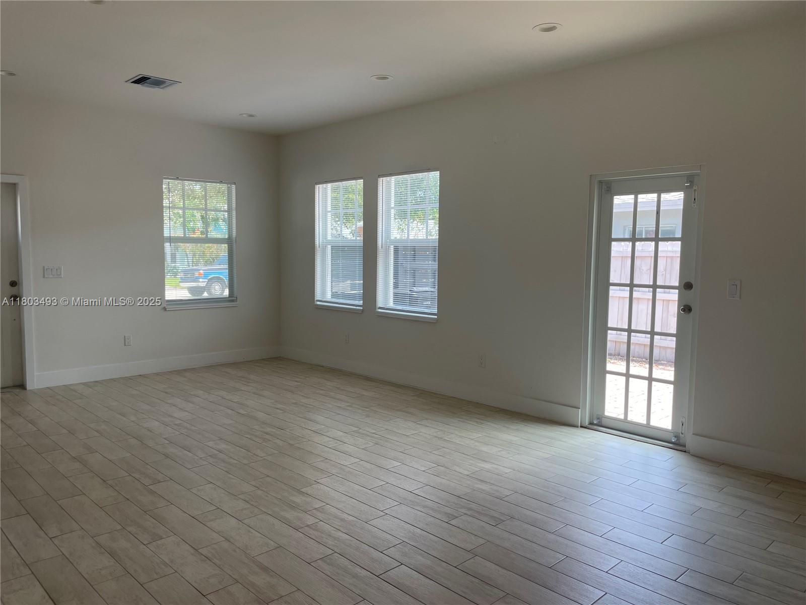 LAKE WORTH TOWN OF - Residential Lease