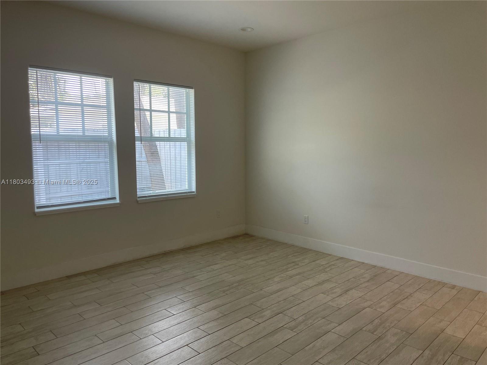 LAKE WORTH TOWN OF - Residential Lease