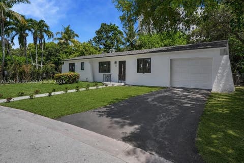 Photo of 211 Washington Dr, Coral Gables, FL 33133 (MLS # A12041100)