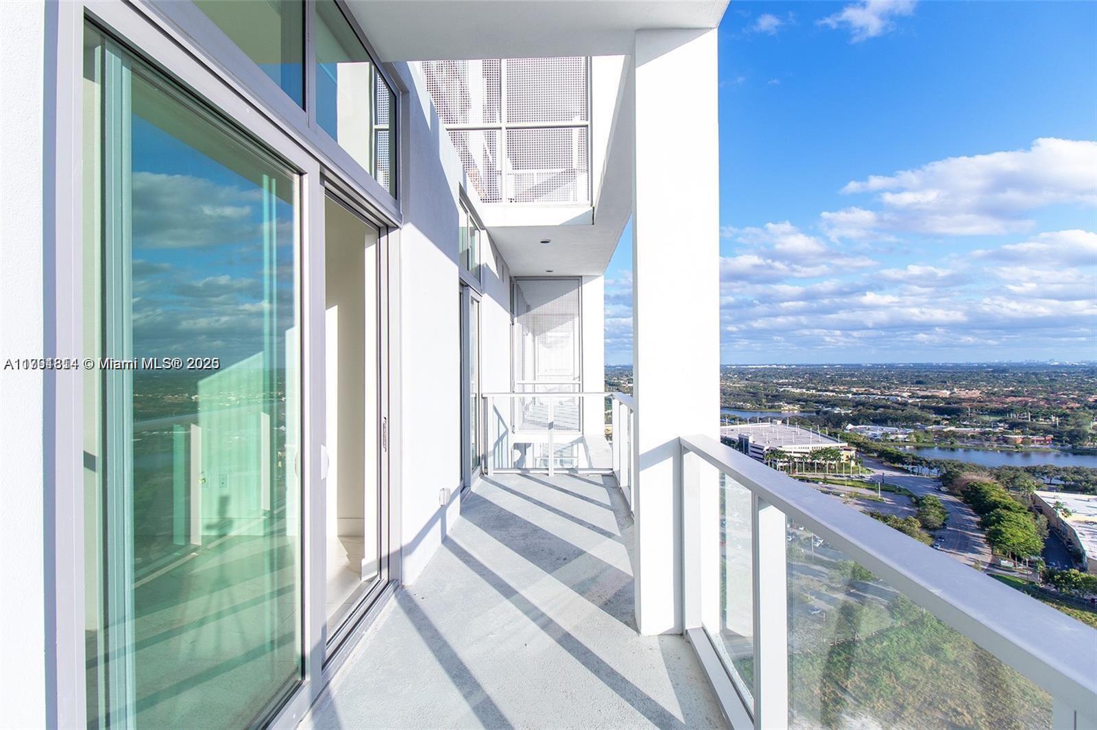 2000 Metropica Way 2605, Sunrise, Miami-Dade County, Florida - 1 Bedrooms  
2 Bathrooms - 