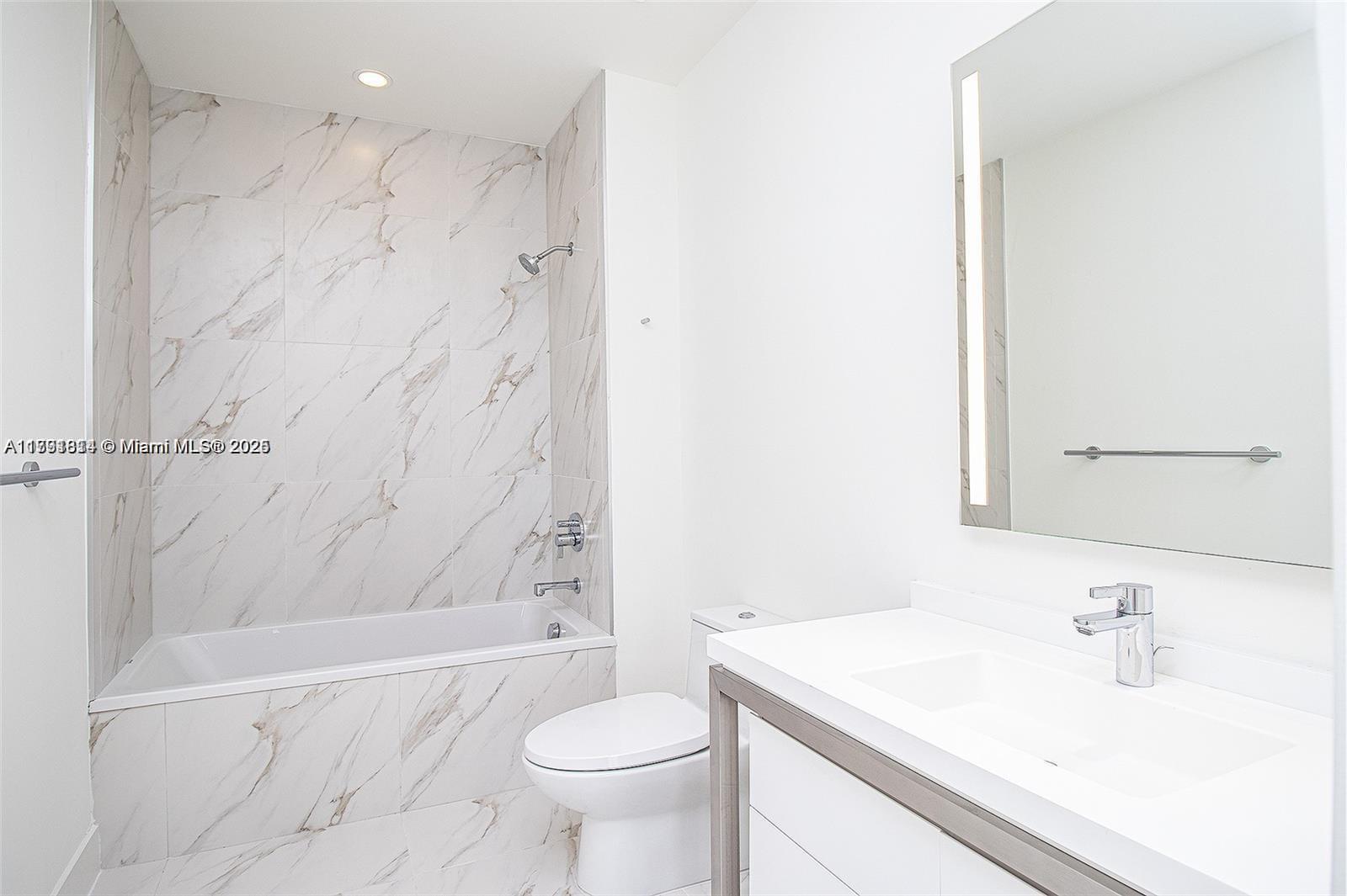 METROPICA NORTH TOWER ONE - Residential