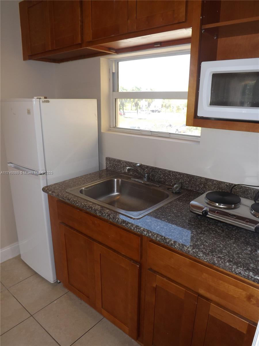 223 NW 12th St 6