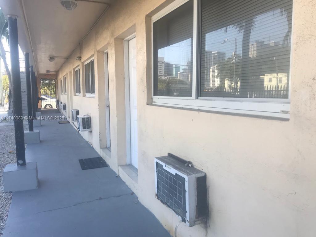 223 NW 12th St 6