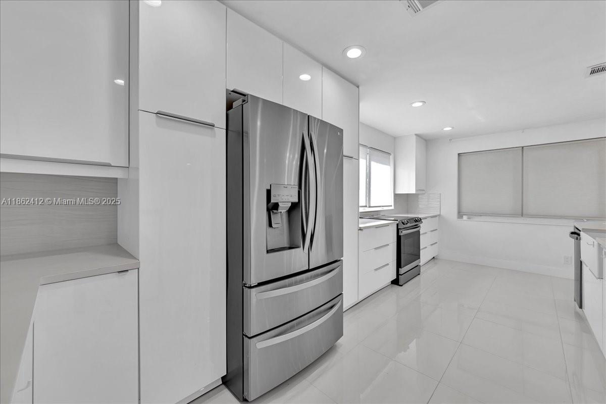 HOLLYWOOD CENTRAL BEACH - Residential Lease