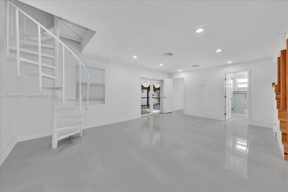 HOLLYWOOD CENTRAL BEACH - Residential Lease