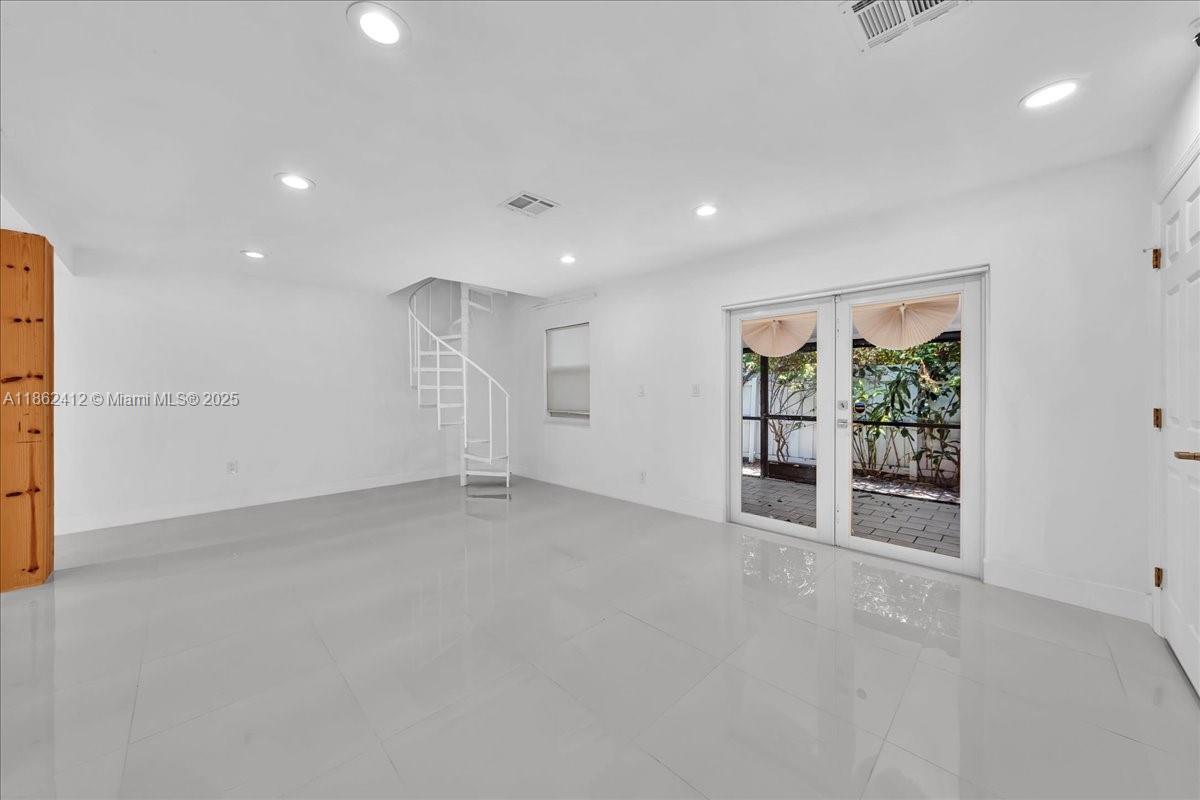 HOLLYWOOD CENTRAL BEACH - Residential Lease