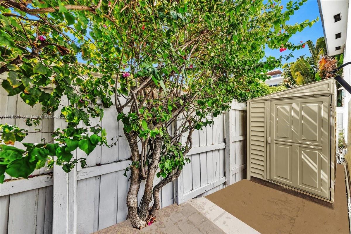 HOLLYWOOD CENTRAL BEACH - Residential Lease