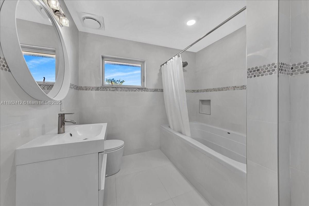 HOLLYWOOD CENTRAL BEACH - Residential Lease