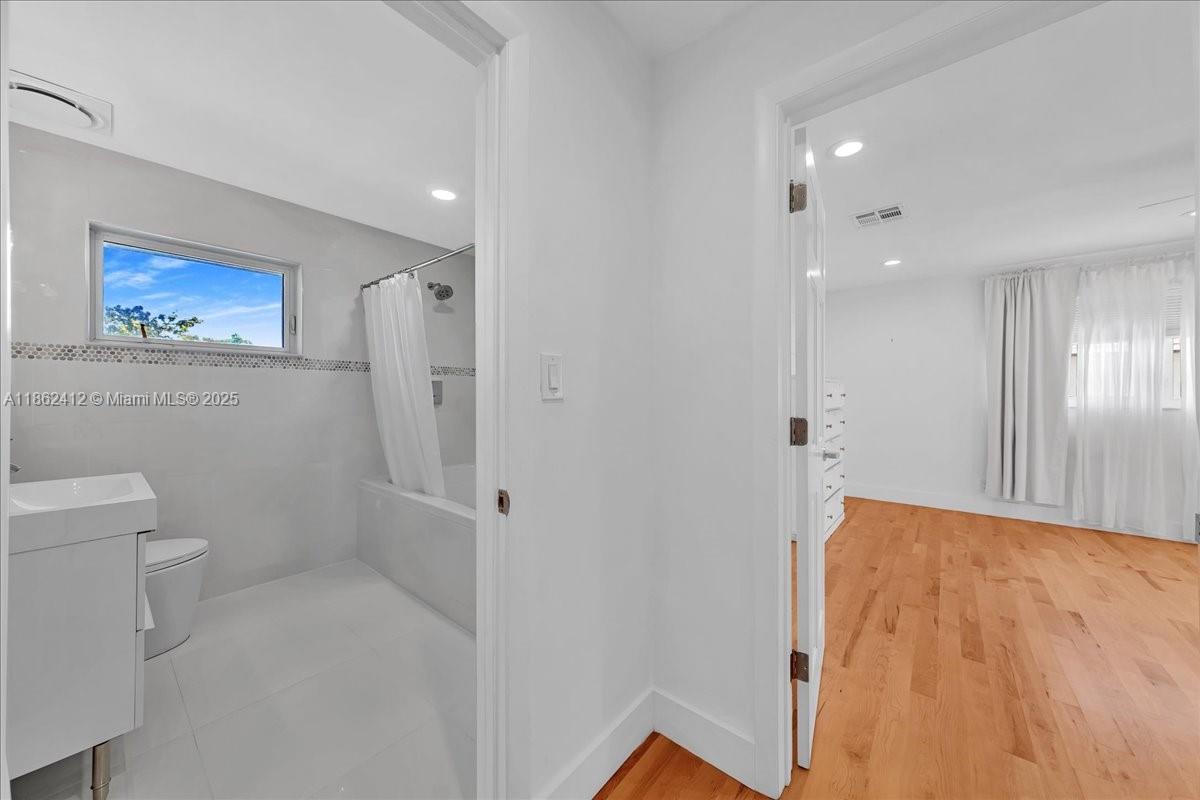 HOLLYWOOD CENTRAL BEACH - Residential Lease