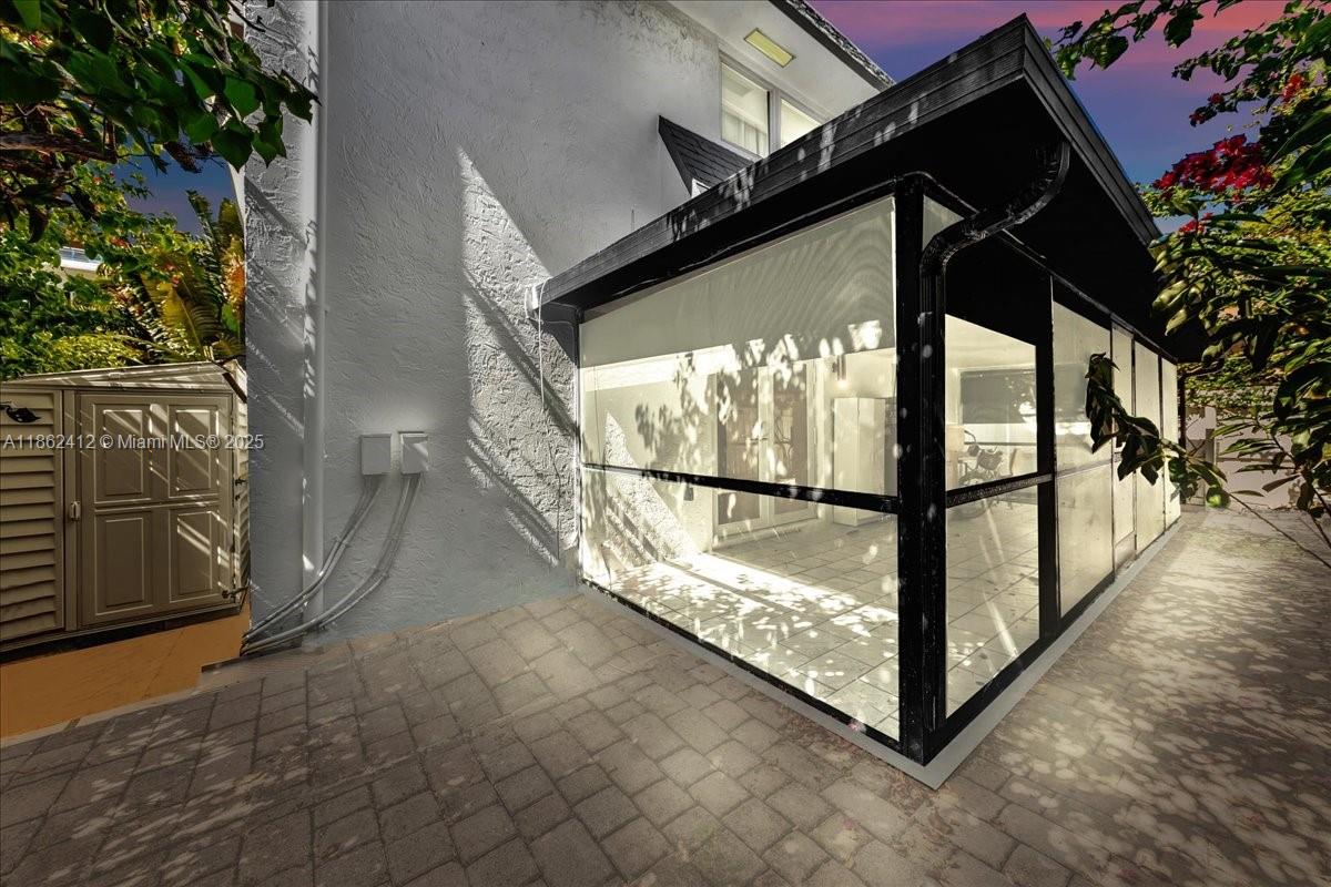 HOLLYWOOD CENTRAL BEACH - Residential Lease