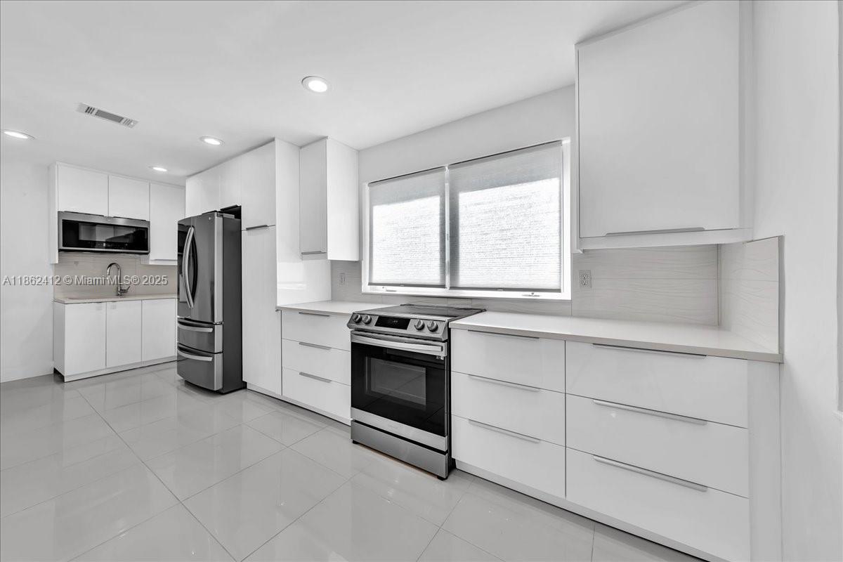 HOLLYWOOD CENTRAL BEACH - Residential Lease