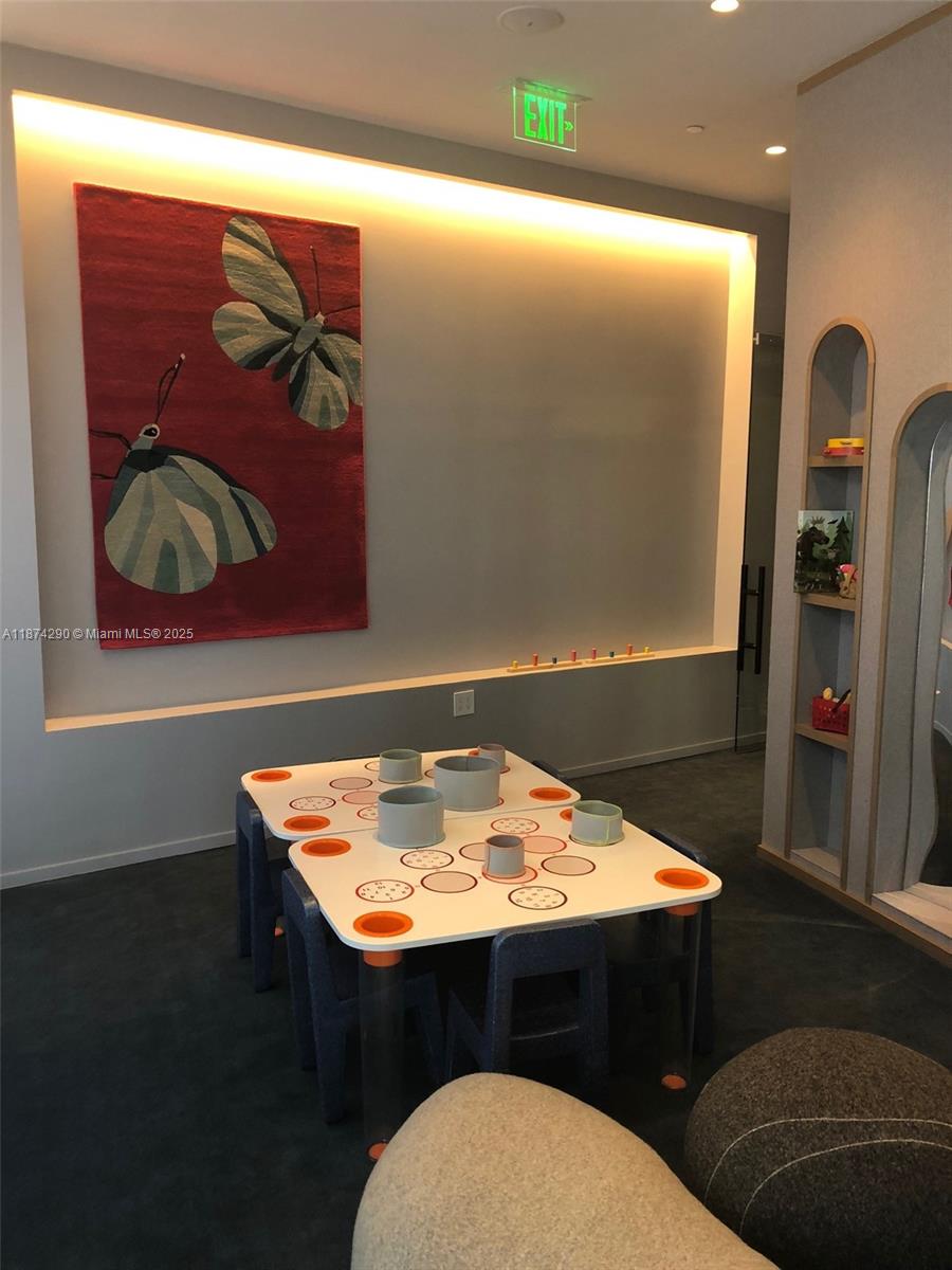 801 SMA RESIDENCES CONDO - Residential