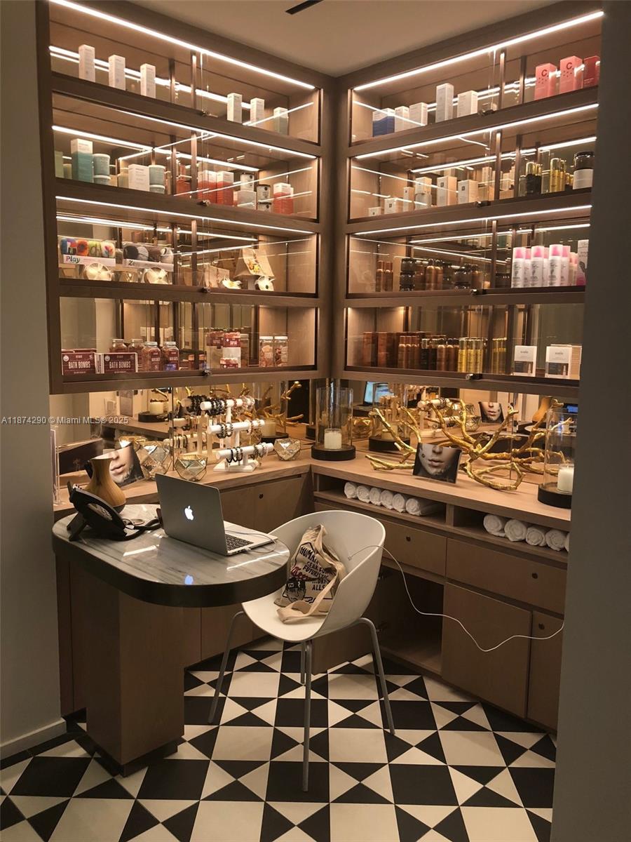 801 SMA RESIDENCES CONDO - Residential