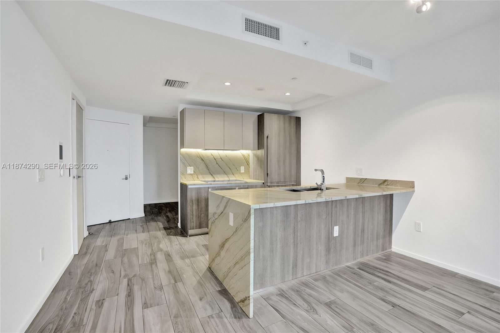 801 SMA RESIDENCES CONDO - Residential