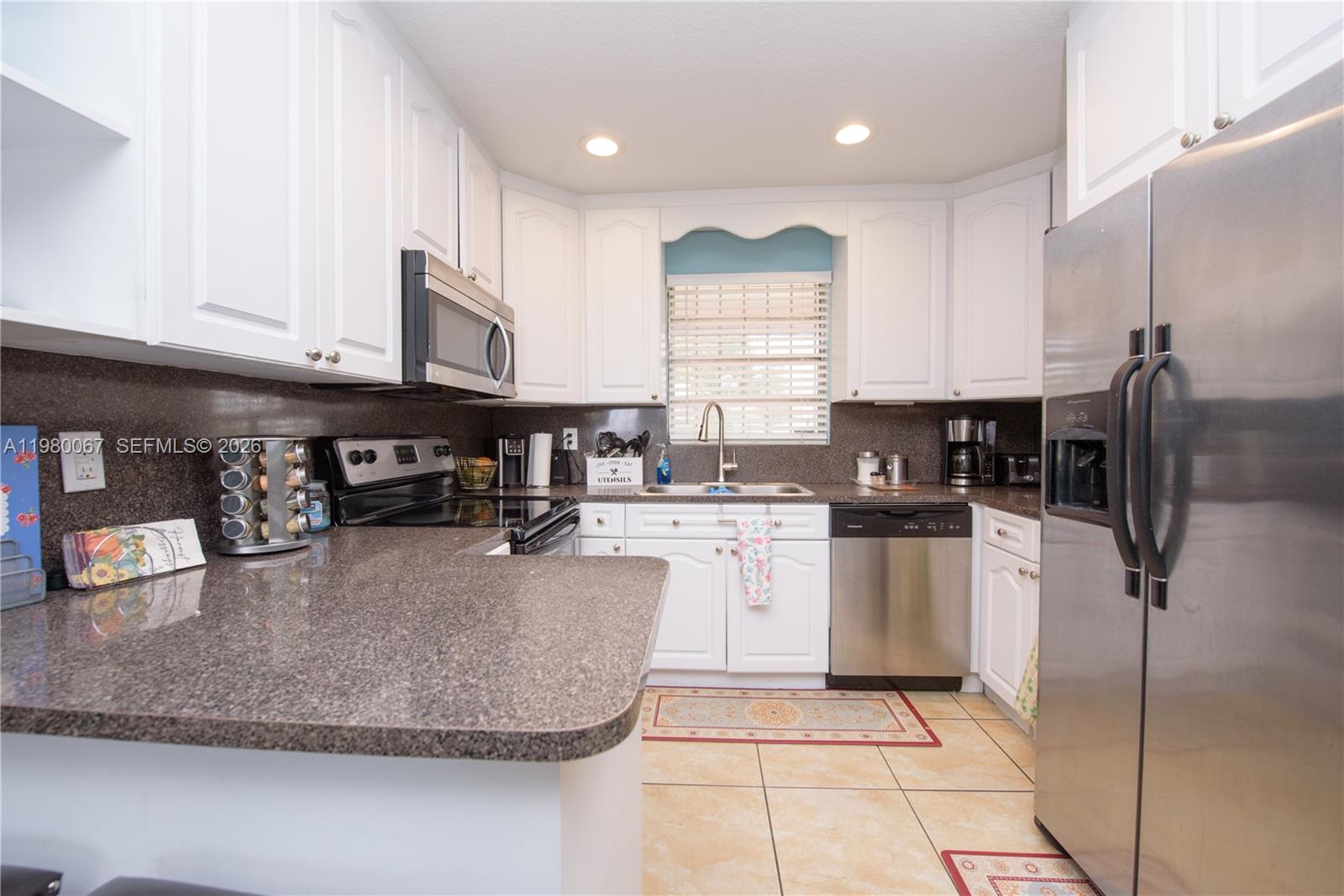 MEADOW WOOD MANOR #4 - Residential