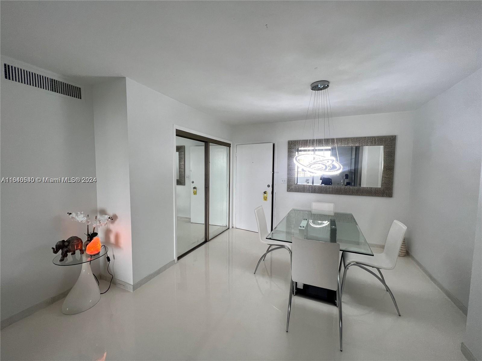 5555 Collins Ave 7T