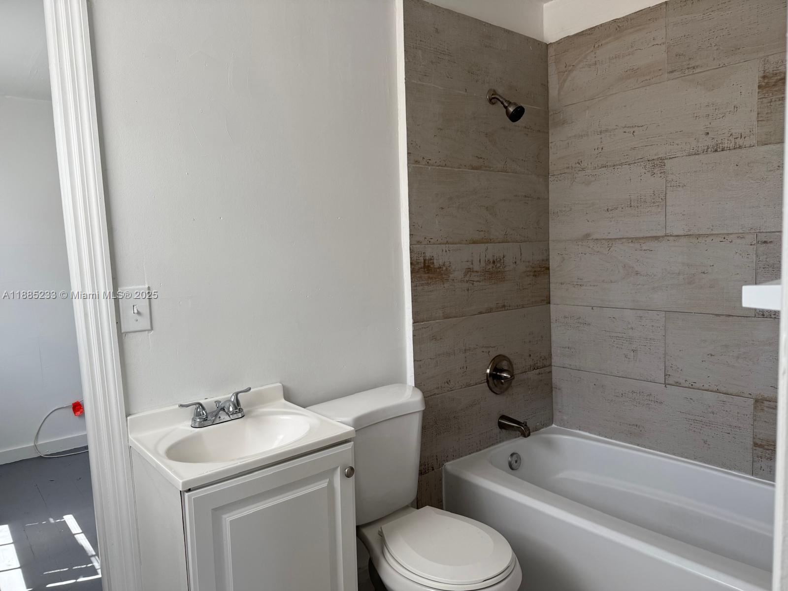 NORTH PALM BCH 2 - Residential Lease