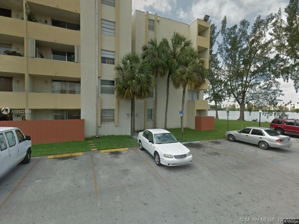 GREAT OPPORTUNITY AT SAMARI LAKES... THIS UNIT HAS BEEN COMPLETELY UPDATED, CENTRALLY LOCATED IN THE HEART OF HIALEAH.. CLOSE TO PALMETTO AND TURNPIKE AND MAYOR SHOPPING CENTERS.. THIS UNIT IS CURRENTLY RENTED ON A MONTH TO MONTH RENT...PLEASE DO NOT DISTURB TENANTS...PLEASE SCHEDULE YOUR APPOINTMENT WITH IN 24 HOURS.
**SELLER WILL CONTRIBUTE WITH $5,000. TOWARDS BUYER'S CLOSING COSTS WITH FULL OFFER **