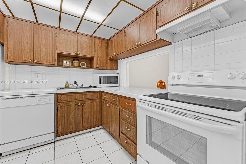 Photo of 330 SE 2nd St #103G, Hallandale Beach, FL 33009 (MLS # A12012154)