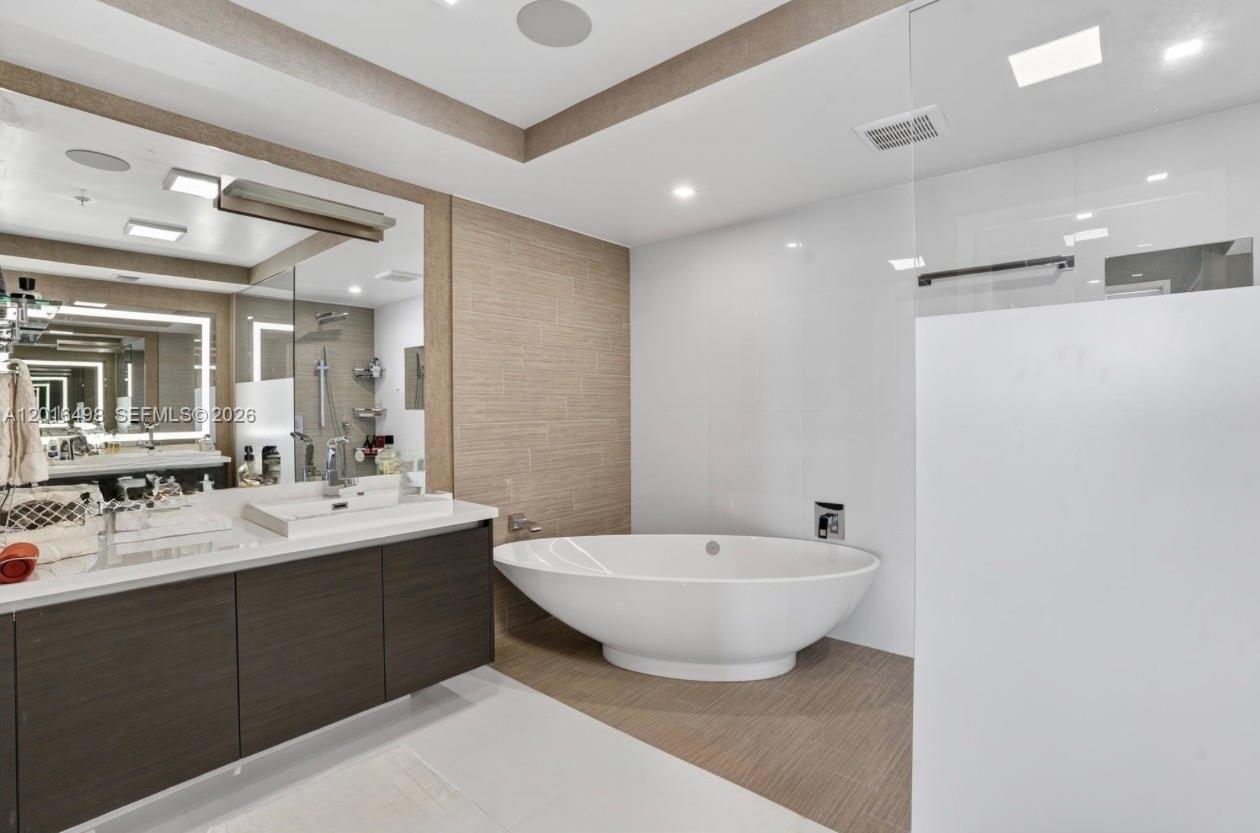 PARQUE TOWERS CONDO - Residential