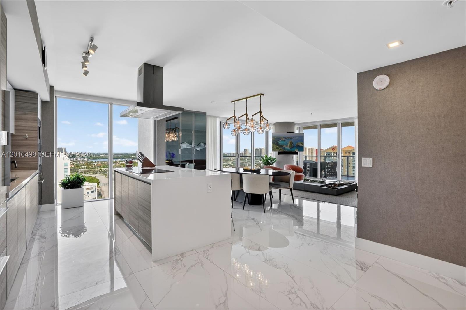 PARQUE TOWERS CONDO - Residential
