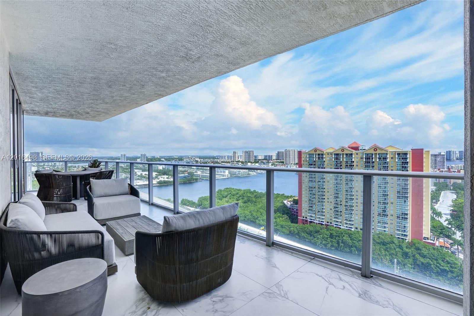 PARQUE TOWERS CONDO - Residential
