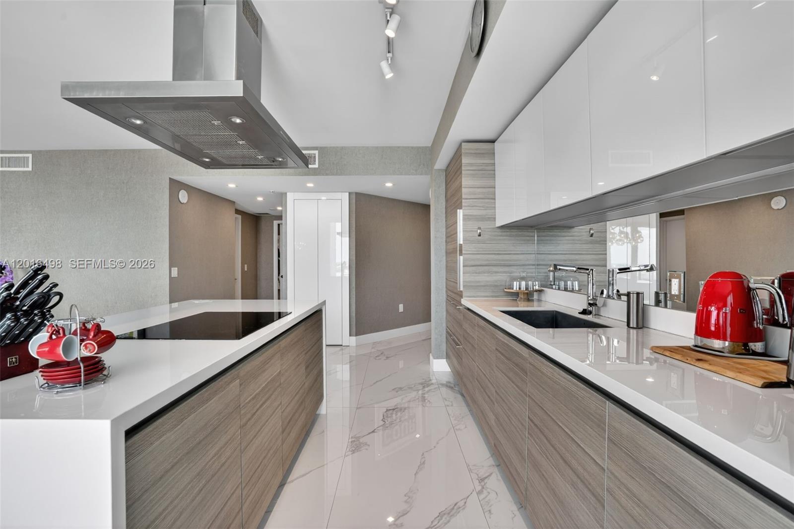 PARQUE TOWERS CONDO - Residential